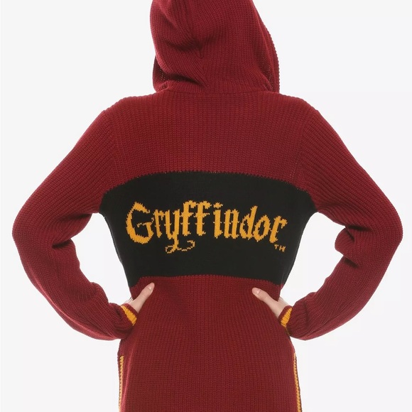 CLOSET CLOSING 4/28❗️ Harry Potter Gryffindor Hooded Sweater - Picture 2 of 6